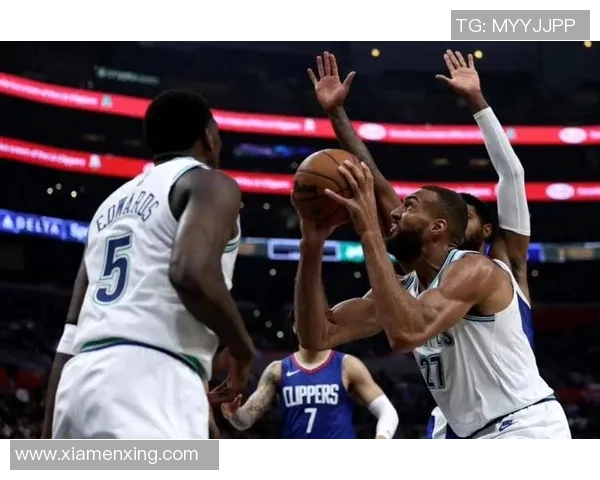 爵士惨遭快船横扫，外线防守漏洞遭多次击穿