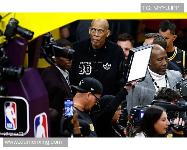 罗伯特-高登突破个人得分纪录,创造新篮球传奇 罗伯特-高登突破个人得分纪录,创造新篮球传奇